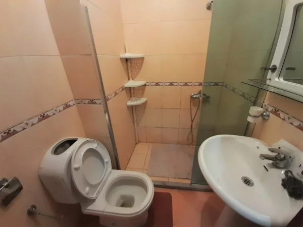 Tirane, jepet me qera apartament 1+1+Ballkon Kati 2, 65 m² 450 € (komuna e parisit)