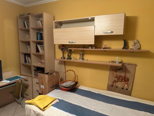 Tirane, jepet me qera apartament 2+1+Aneks+Ballkon Kati 3, 94 m² 600 € (komuna e parisit)