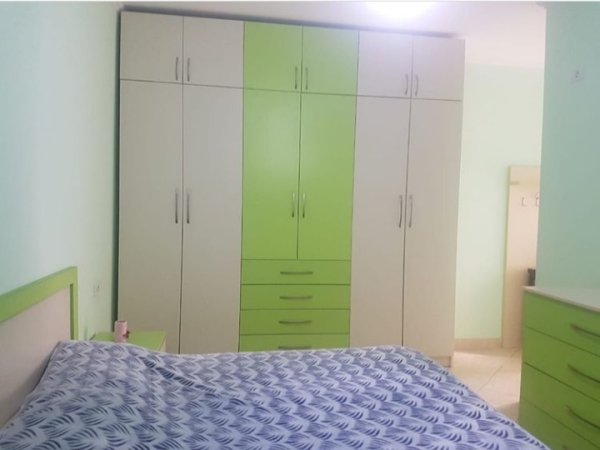 Tirane, jepet me qera apartament 2+1+Aneks+Ballkon Kati 3, 98 m² 450 € (yzberisht)