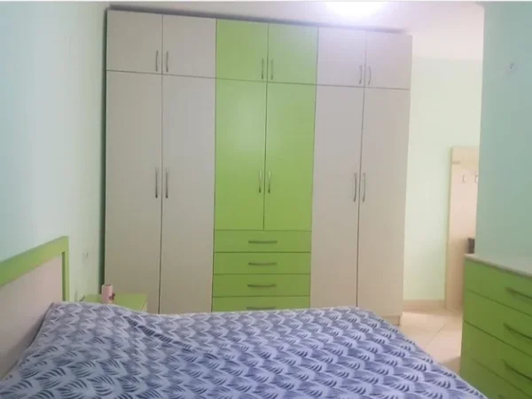 Tirane, jepet me qera apartament 2+1+Aneks+Ballkon Kati 3, 98 m² 450 € (yzberisht)
