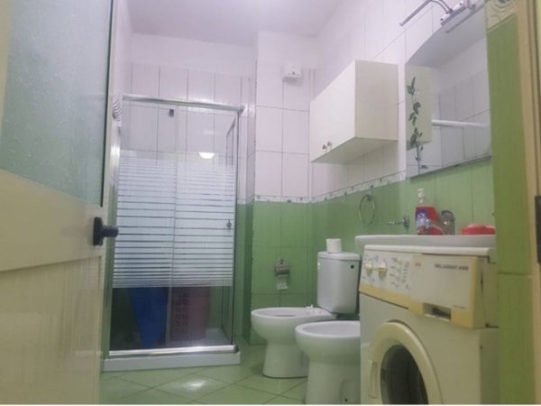 Tirane, jepet me qera apartament 2+1+Aneks+Ballkon Kati 3, 98 m² 450 € (yzberisht)