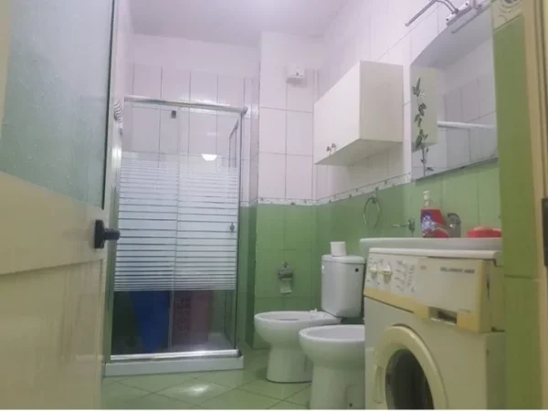 Tirane, jepet me qera apartament 2+1+Aneks+Ballkon Kati 3, 98 m² 450 € (yzberisht)
