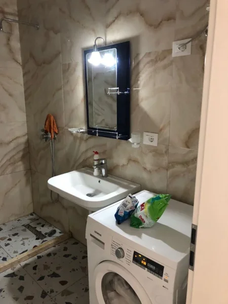 Tirane, jepet me qera apartament 2+1+Ballkon Kati 2, 70 m² 500 € (ali demi)