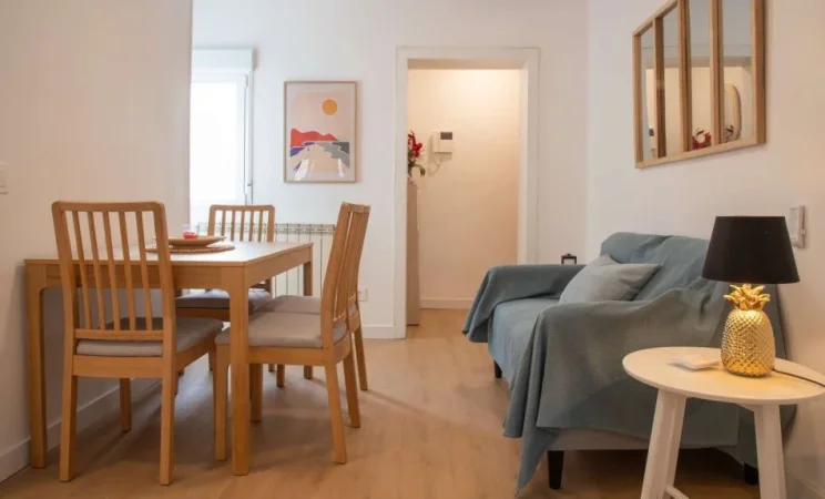 Tirane, jepet me qera apartament 2+1 Kati 4, 95 m² 450 € (ALI DEMI)