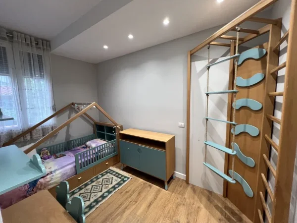 Tirane, shes apartament 3+1+Aneks+Ballkon Kati 1, 108 m² (Liqeni i Thate)