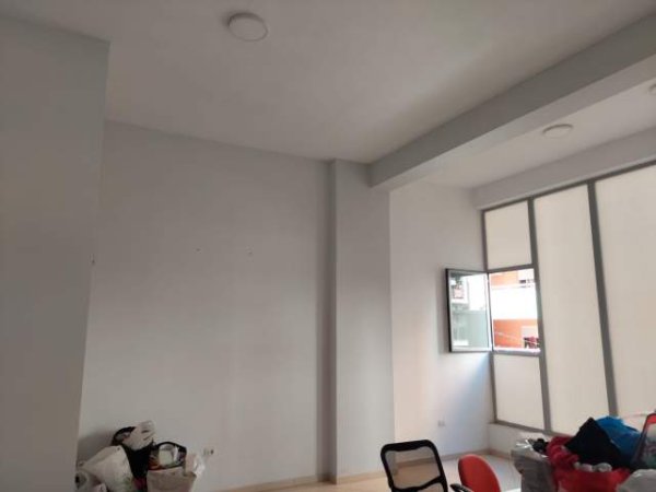 Tirane, jepet me qera ambjent biznesi Kati 1, 56 m² 600 €