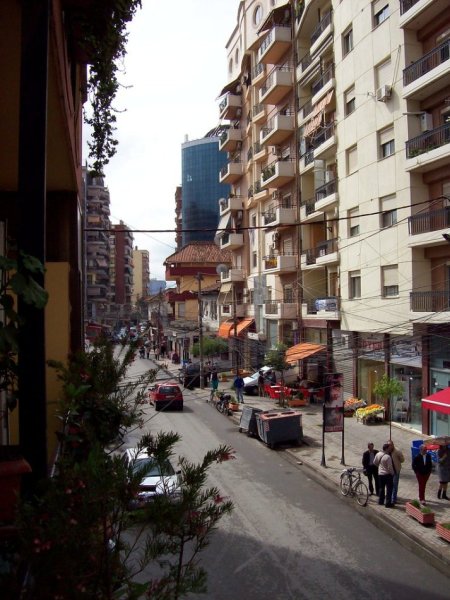 Tirane, jepet me qera Vile 3+1 Kati 1, 300 m² 2.000 € (Siri Kodra)