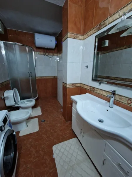 Tirane, jepet me qera apartament 1+1 Kati 2, 72 m² 800 € (Sheshi Wilson)