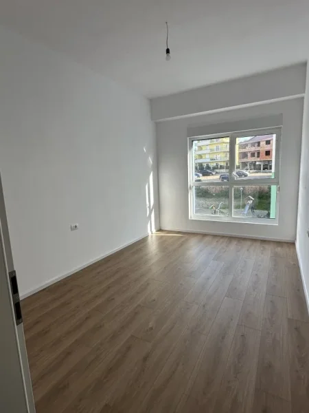 Apartament 1+1 ne shitje, siperfaqe 63,6 m2, ne katin e 3-te, Cmimi per m2 1300 eur, Kompleksi Kaimi