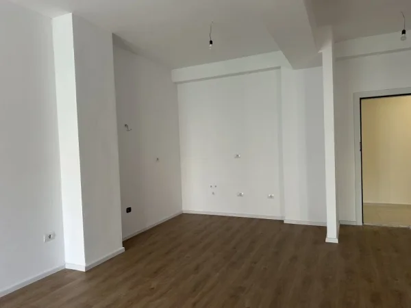 Apartament 1+1 ne shitje, siperfaqe 63,6 m2, ne katin e 3-te, Cmimi per m2 1300 eur, Kompleksi Kaimi