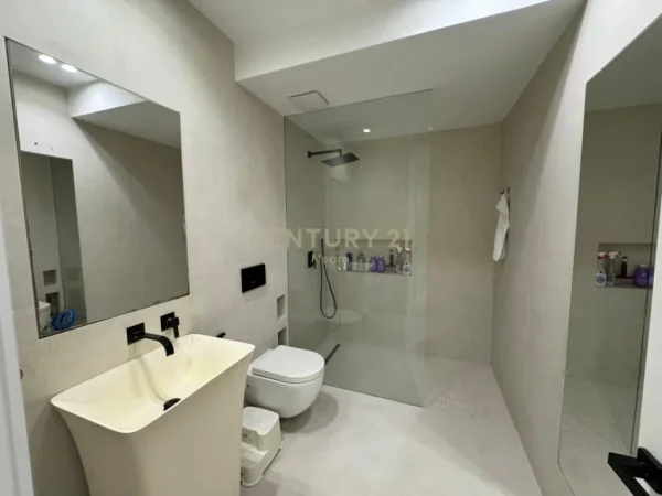 Tirane, shes apartament 2+1+Aneks+Ballkon Kati 1, 116 m² 270.000 € (Liqeni i Thate)