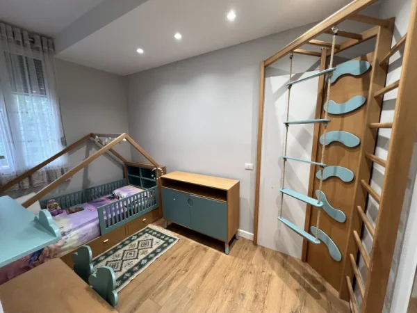 Tirane, shes apartament 3+1+Aneks+Ballkon Kati 1, 108 m² (Radissoni)