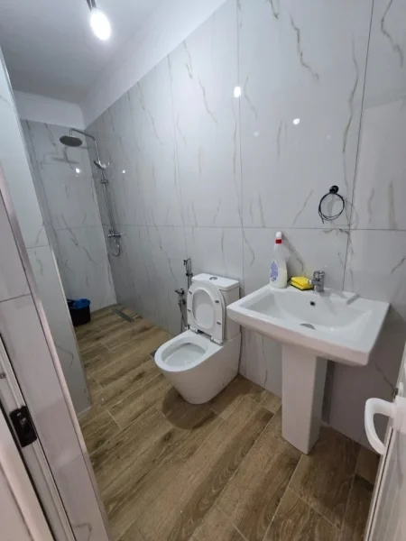 Tirane, shitet apartament 2+1+Ballkon Kati 5, 75 m² 132.001 € (Xhanfize Keko, Xhamlliku)
