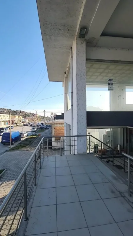Lushnje, shitet ambjent biznesi Kati 1, 350 m² (Shetitorja Stadiumit)