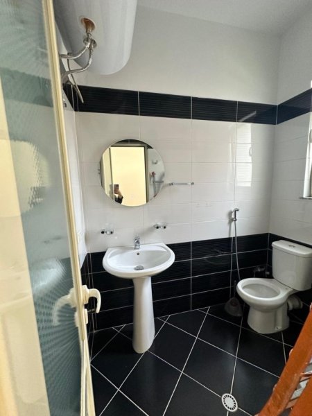 Tirane, jepet me qera apartament 1+1+Aneks Kati 2, 72 m² 500 € (rruga jordan misja)