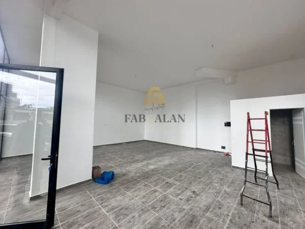 Tirane, jepet me qera ambjent biznesi Kati 0, 75 m² 650 € (Ish Fusha e Aviacionit)