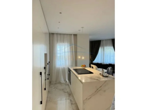 Tirane, shitet apartament 2+1+Ballkon Kati 1, 117 m² 280.000 € (Liqeni i Thate)