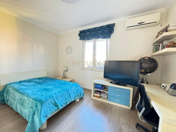 Tirane, jepet me qera apartament 1+1 Kati 3, 80 m² 700 € 