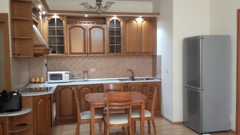 Tirane, jepet me qera apartament 2+1+Aneks+Ballkon Kati 8, 104 m² 650 € (rruga asim voksi , kompleksi panorama)