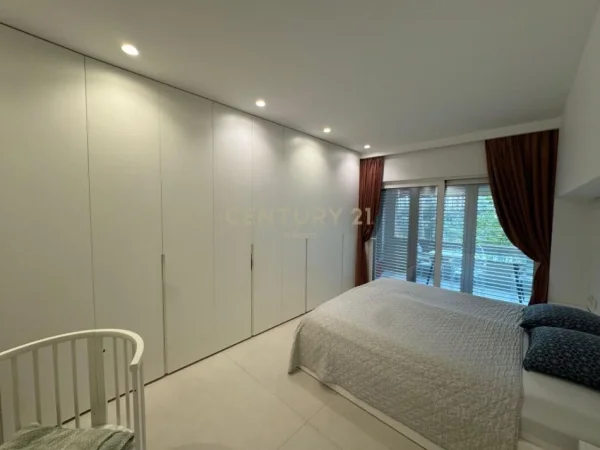 Tirane, shitet apartament 2+1 Kati 1, 116 m² 270.000 € (liqeni i thate)