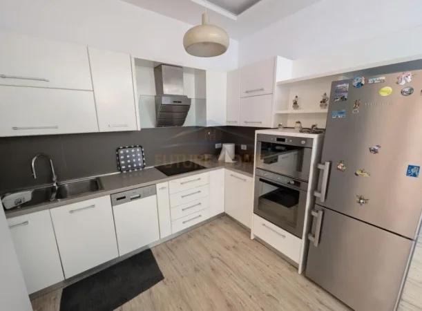 Tirane, shitet apartament 2+1 Kati 4, 113 m² 259.000 € (Komuna e Parisit)