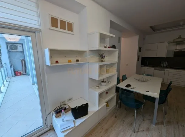 Tirane, shitet apartament 2+1 Kati 4, 113 m² 259.000 € (Komuna e Parisit)