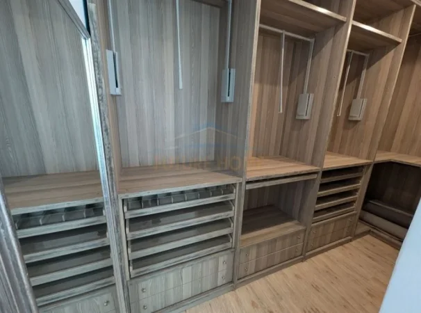 Tirane, shitet apartament 2+1 Kati 4, 113 m² 259.000 € (Komuna e Parisit)