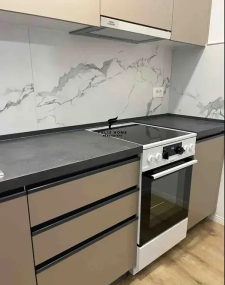 Tirane, jepet me qera apartament 2+1+Ballkon Kati 3, 88 m² 700 € (21 DHJETORI)