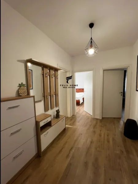 Tirane, jepet me qera apartament 2+1+Ballkon Kati 3, 88 m² 700 € (21 DHJETORI)