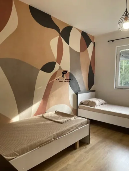 Tirane, jepet me qera apartament 2+1+Ballkon Kati 3, 88 m² 700 € (21 DHJETORI)