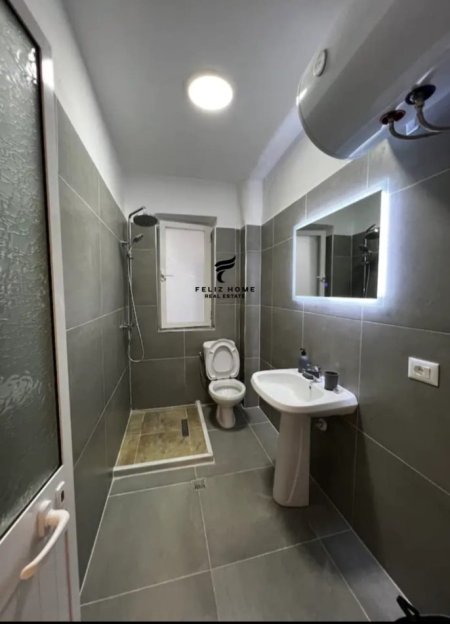 Tirane, jepet me qera apartament 2+1+Ballkon Kati 3, 88 m² 700 € (21 DHJETORI)