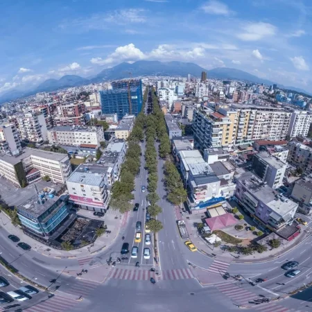 Tirane, jepet me qera ambjent biznesi Kati 0, 93 m² 700 € 