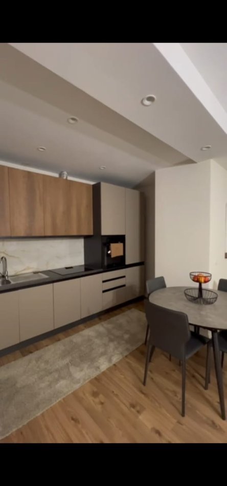 Tirane, jepet me qera apartament 2+1 , 1.200 m² 1.200 € (tek Kompleksi Delijorgji)