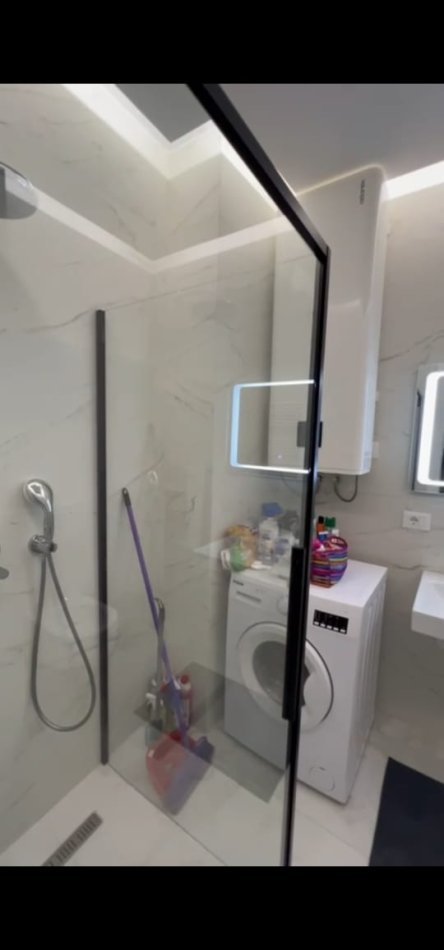 Tirane, jepet me qera apartament 2+1 , 1.200 m² 1.200 € (tek Kompleksi Delijorgji)