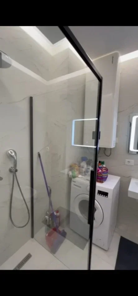 Tirane, jepet me qera apartament 2+1 , 1.200 m² 1.200 € (tek Kompleksi Delijorgji)