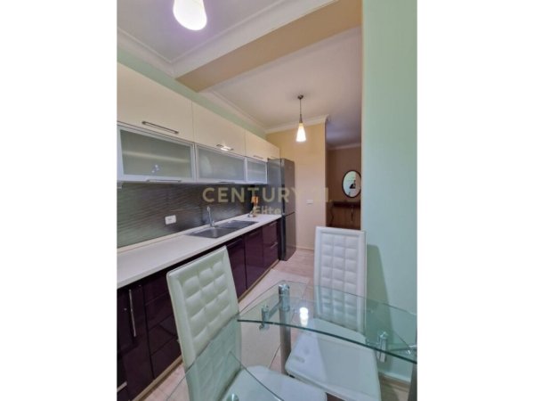 Tirane, jepet me qera apartament 1+1 Kati 2, 85 m² 750 € (bllok)