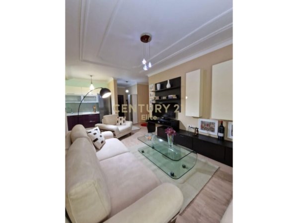 Tirane, jepet me qera apartament 1+1 Kati 2, 85 m² 750 € (bllok)