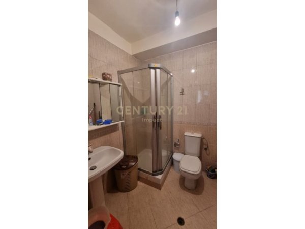 Tirane, jap me qera apartament 2+1 , 115 m² 700 € (Komuna e Parisit)