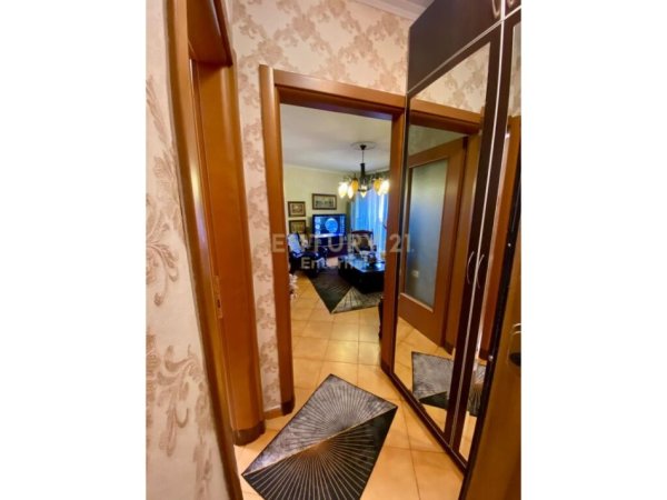 Tirane, jepet me qera 1+1 Kati 4, 700 € (air albania)