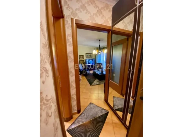 Tirane, jepet me qera 1+1 Kati 4, 700 € (air albania)