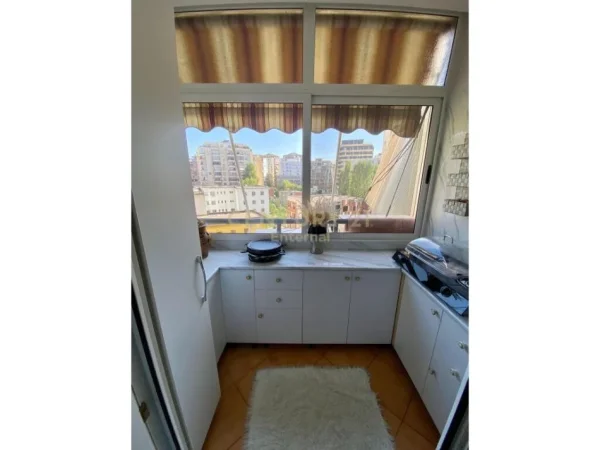 Tirane, jepet me qera 1+1 Kati 4, 700 € (air albania)