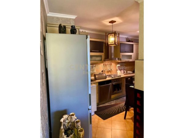 Tirane, jepet me qera 1+1 Kati 4, 700 € (air albania)