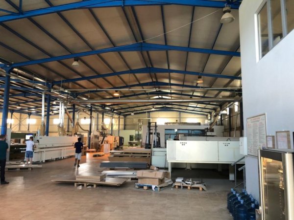 Tirane, jepet me qera magazine Kati 0, 2.600 m² 6.000 € (Autostrada Tirane-Durres)