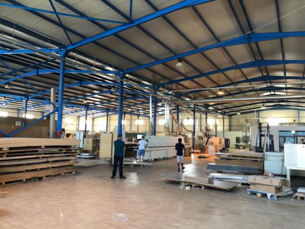 Tirane, jepet me qera magazine Kati 0, 2.600 m² 6.000 € (Autostrada Tirane-Durres)
