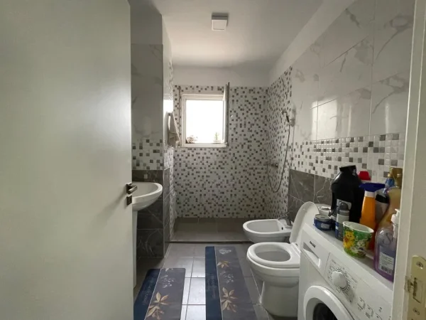 Tirane, shes 2+1+Ballkon Kati 6, 148 m² 155.000 € (Rruga Veli Deni)