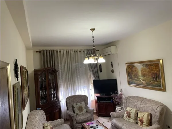 Tirane, jepet me qera apartament 2+1+Ballkon Kati 6, 100 m² 680 € (JORDAN MISJA HARRY FULTZ)