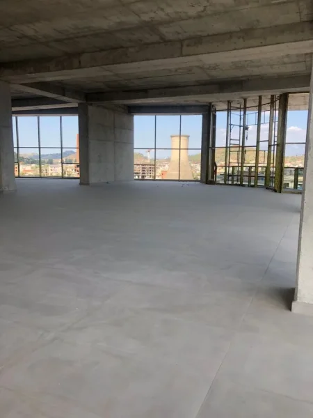 Tirane, jepet me qera ambjent biznesi Kati 2, 1.100 m² 3.600 € (KOMBINAT)