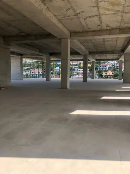 Tirane, jepet me qera ambjent biznesi Kati 2, 1.100 m² 3.600 € (KOMBINAT)