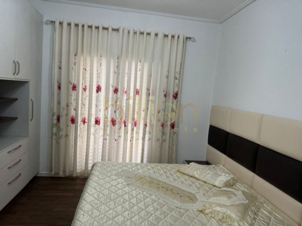 Tirane, jepet me qera apartament 2+1+Ballkon Kati 3, 100 m² 600 € (Spitali QSUT, Tirana, Albania)