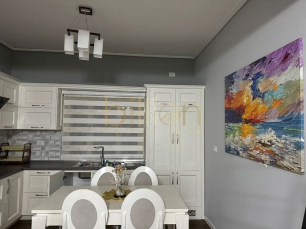 Tirane, jepet me qera apartament 2+1+Ballkon Kati 3, 100 m² 600 € (Spitali QSUT, Tirana, Albania)